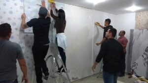 Cadastro Curso de Instalação de Papel de Parede, Por Que o Curso Presencial de Papel de Parede da Arte é Referência no Brasil, Qual a Profissão de Quem Coloca Papel de Parede?