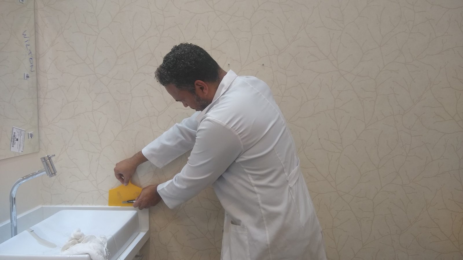 How Wallpaper Installation Changed My Life – A Student's Story, Quanto ganha um instalador de papel de parede em 2026?