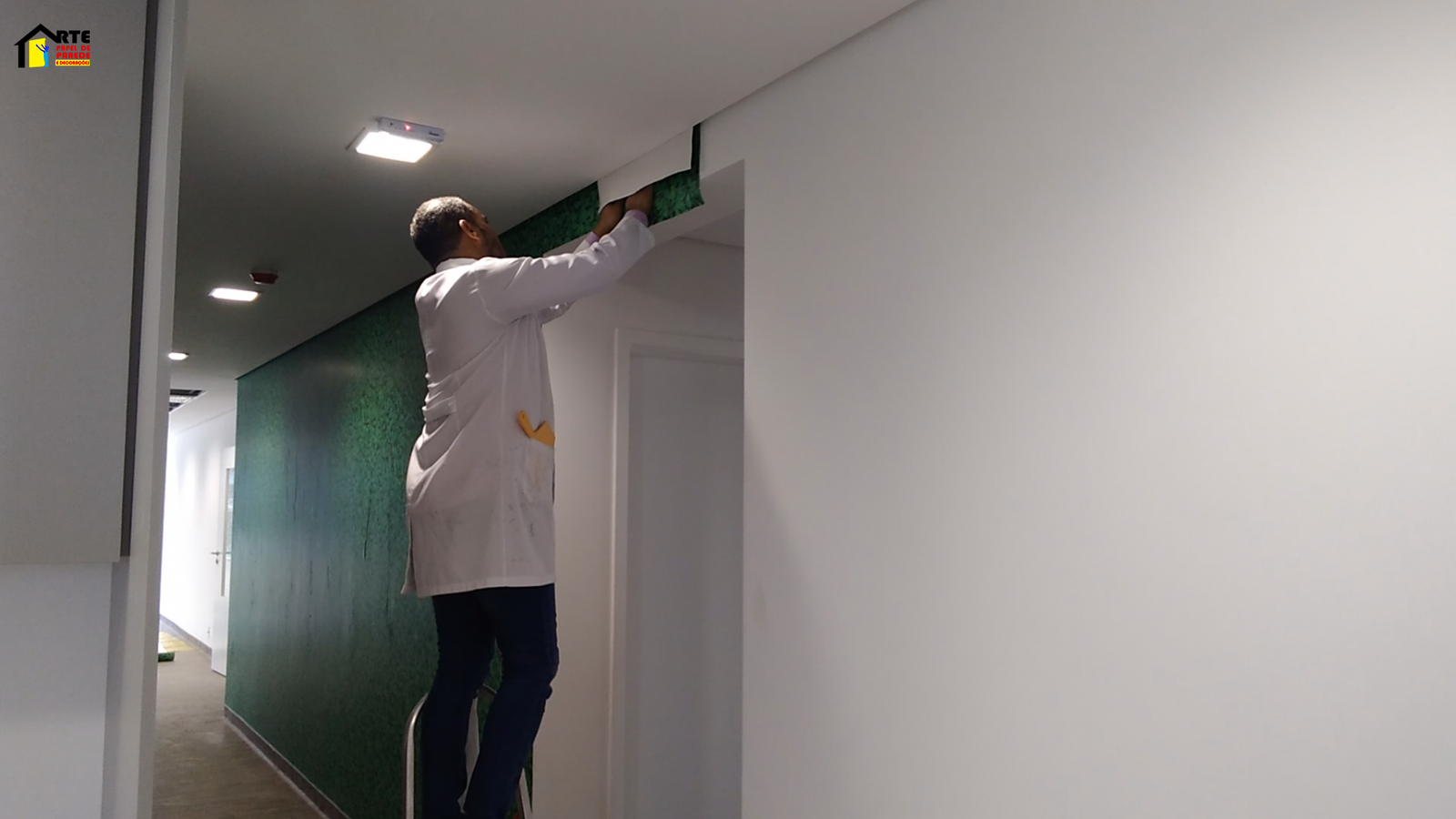 Curso de instalação de papel de parede com certificado, Qual a Profissão de Quem Coloca Papel de Parede?