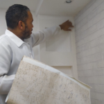 Instalação de Papel de Parede Vinílico: Vantagens, Dicas e Acabamento Profissional